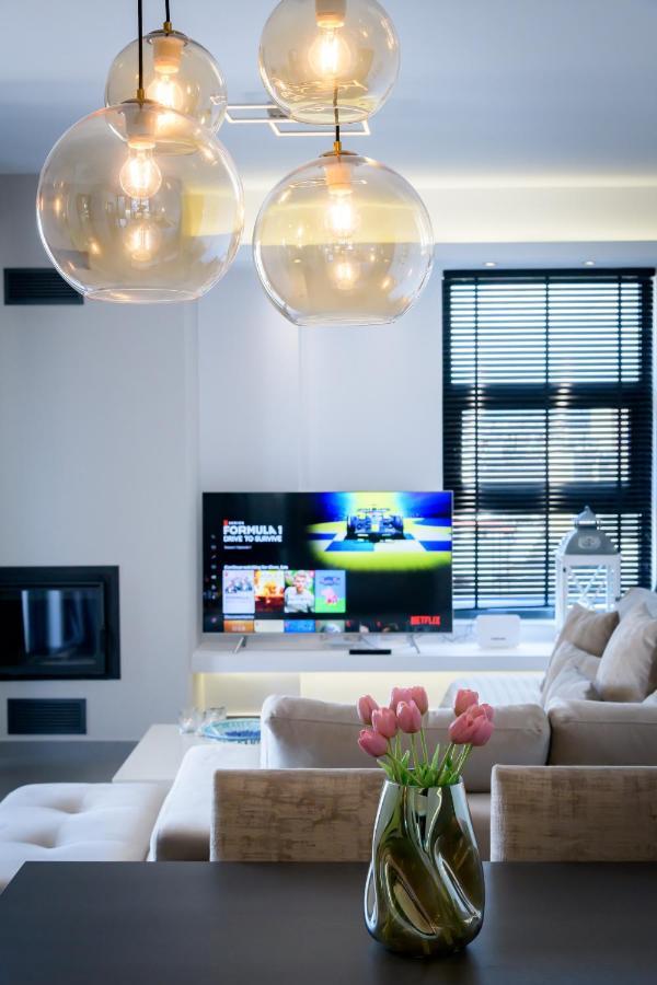 Stylish 2Br Flat With Stunning Views & Prv Parking Apartamento Atenas Exterior foto