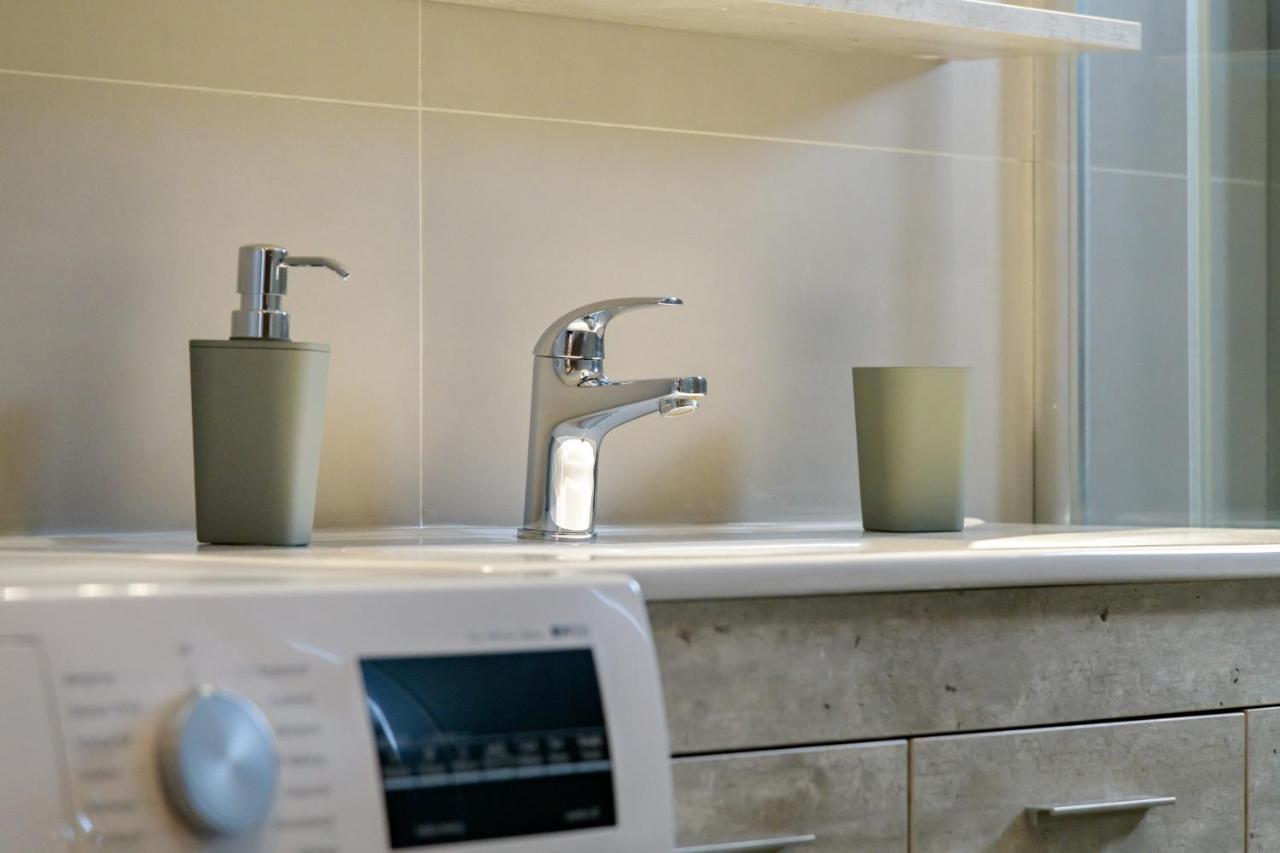 Stylish 2Br Flat With Stunning Views & Prv Parking Apartamento Atenas Exterior foto